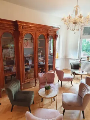 Ein Sitzbereich in der Unterkunft Boutique Hotel Villa Horbach