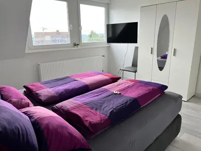 Ein Bett oder Betten in einem Zimmer der Unterkunft Helle moderne Ferienwohnung, Nähe Koblenz am Rhein