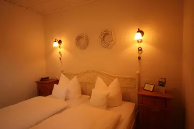 Ein Bett oder Betten in einem Zimmer der Unterkunft Hotel Pfälzer Hof