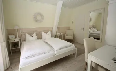 Ein Bett oder Betten in einem Zimmer der Unterkunft Hotel Pfälzer Hof