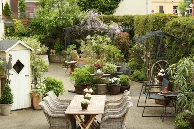 Ein Garten an der Unterkunft Hotel Pfälzer Hof