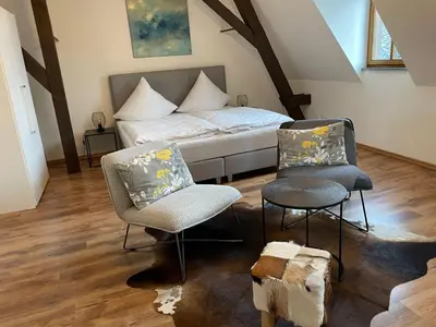 Ein Bett oder Betten in einem Zimmer der Unterkunft FEWO Schlossberg Weingut C.A. Haussmann
