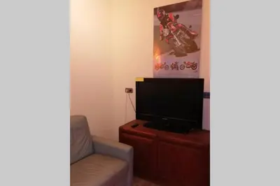 TV/Unterhaltungsangebot in der Unterkunft Shoe Styling Apartment