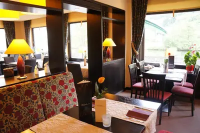 Ein Sitzbereich in der Unterkunft Moselhotel & Restaurant Zur Traube GmbH