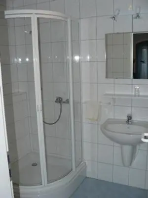 Ein Badezimmer in der Unterkunft Hotel zur Post Garni