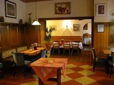 Ein Sitzbereich in der Unterkunft Hotel zur Post Garni