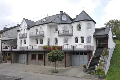 Das Gebäude in dem sich die Pension befindet