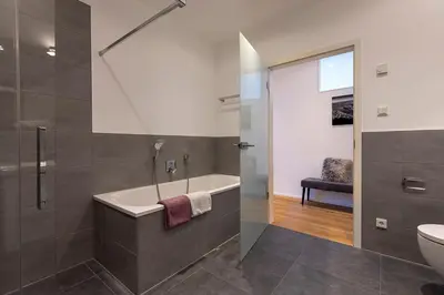 Ein Badezimmer in der Unterkunft NEU MoselROYAL Luxus 2-4 Pers Design Klima
