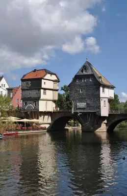 Blick auf einen Fluss in der Nähe des Gasthauses