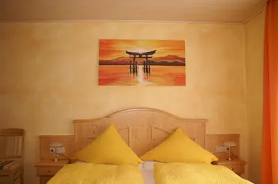 Ein Bett oder Betten in einem Zimmer der Unterkunft Zur Rotenfelsstube