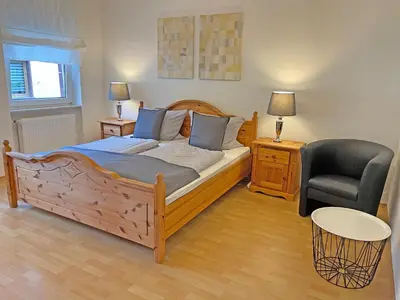 Ein Bett oder Betten in einem Zimmer der Unterkunft Altes Winzerhaus am Moselufer - Goldgrube