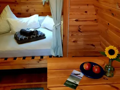 Ein Bett oder Betten in einem Zimmer der Unterkunft Pods Alte Schule