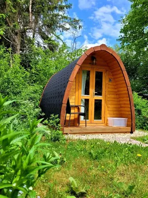 Ein Garten an der Unterkunft Pods Alte Schule