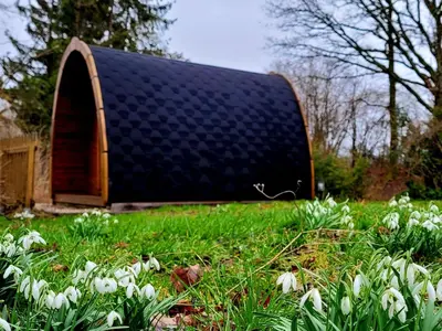 Ein Garten an der Unterkunft Pods Alte Schule