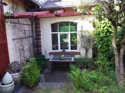 Ein Garten an der Unterkunft Ferienbahnhof Utzerath