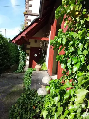 Ein Garten an der Unterkunft Ferienbahnhof Utzerath