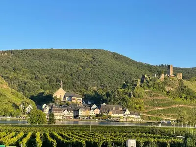 Ein allgemeiner Bergblick oder ein Berglick von der Ferienwohnung aus