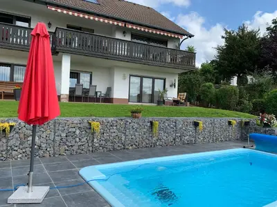 Der Swimmingpool an oder in der Nähe von Haus Sonnenschein