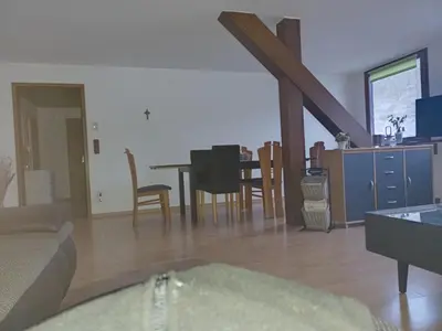 Ein Sitzbereich in der Unterkunft Zentrale Ferienwohnung mit Blick auf die Paulinskirche