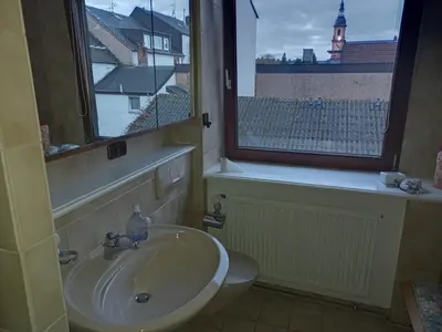 Ein Badezimmer in der Unterkunft Zentrale Ferienwohnung mit Blick auf die Paulinskirche