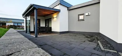 Das Gebäude in dem sich das Ferienhaus befindet