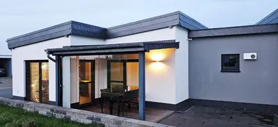 Das Gebäude in dem sich das Ferienhaus befindet