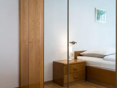 Ein Bett oder Betten in einem Zimmer der Unterkunft Apartment Panoramablick - A1001 by Interhome
