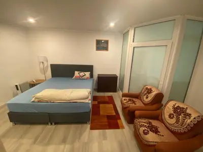 Ein Bett oder Betten in einem Zimmer der Unterkunft Ruhiges ein Zimmer Wohnung