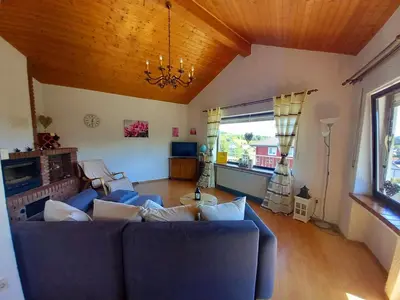 Ein Sitzbereich in der Unterkunft Ferienhaus Schwalbennest Schalkenmehren