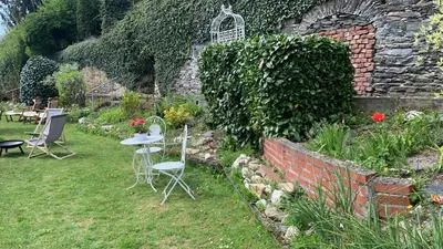 Ein Garten an der Unterkunft Spatzennest am Taubenhaus Residenz Moselliebe