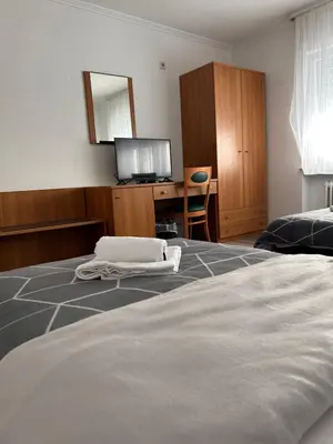 Ein Bett oder Betten in einem Zimmer der Unterkunft Hotel & Restaurant Dalmacija Polch