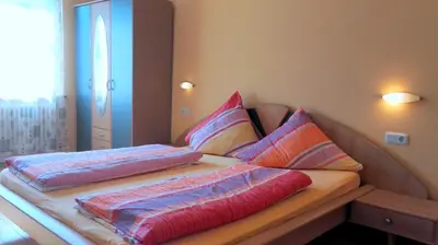 Ein Bett oder Betten in einem Zimmer der Unterkunft Bernkasteler Moselapartments