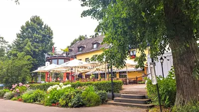 Ein Garten an der Unterkunft Rheinterrasse Wohnung 3
