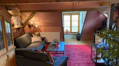 Ein Sitzbereich in der Unterkunft Ferienwohnung Kunstscheune Mosel