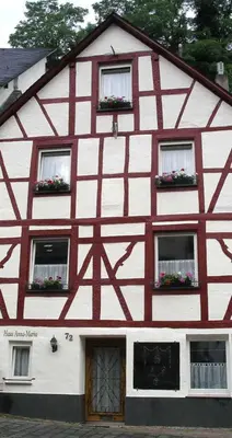Das Gebäude in dem sich das Ferienhaus befindet