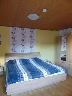 Ein Bett oder Betten in einem Zimmer der Unterkunft Ferienwohnung Astor zwischen Rhein und Mosel