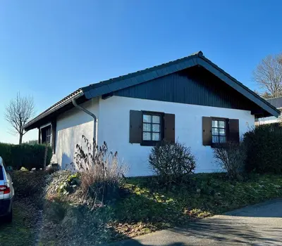 Das Gebäude in dem sich das Ferienhaus befindet