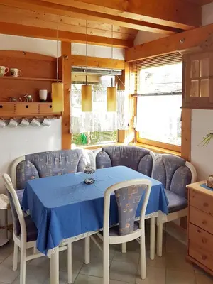 Ein Sitzbereich in der Unterkunft Zentrale Ferienwohnung auf dem schönen Hunsrück
