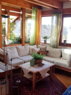 Ein Sitzbereich in der Unterkunft Zentrale Ferienwohnung auf dem schönen Hunsrück