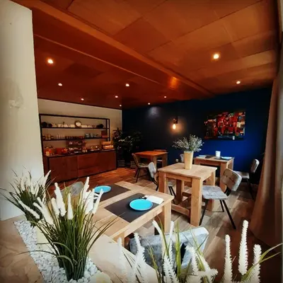 Ein Sitzbereich in der Unterkunft Wohnung 2 Pers 1 Schlafzimmer und Wohnzimmer mit Balkon und Blick auf die Mosel
