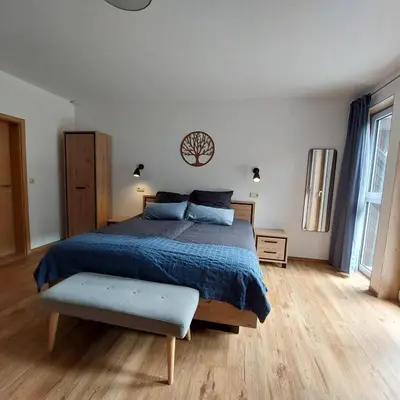 Ein Bett oder Betten in einem Zimmer der Unterkunft App 4 Pers 2 Schlafzimmer mit eigenen Badezimmer 2 Balkonen alle mit Moselblick