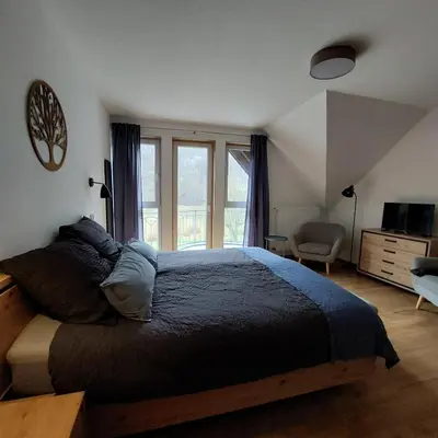 Ein Bett oder Betten in einem Zimmer der Unterkunft App 4 Pers 2 Schlafzimmer mit eigenen Badezimmer 2 Balkonen alle mit Moselblick