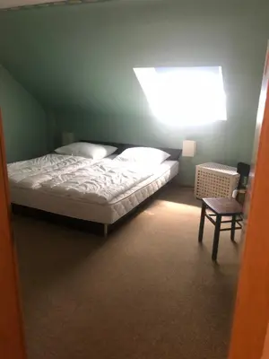 Ein Bett oder Betten in einem Zimmer der Unterkunft Ironico Homestay 4 Schlafzimmer Ferienwohnung 100 m2 nahe Bostalsee