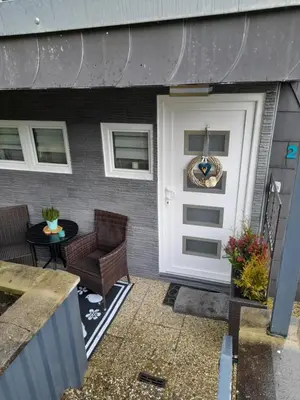 Das Gebäude in dem sich das Ferienhaus befindet
