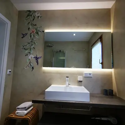 Ein Badezimmer in der Unterkunft BB19 Eifel-Ferienhaus am Moseltal mit Saunahaus