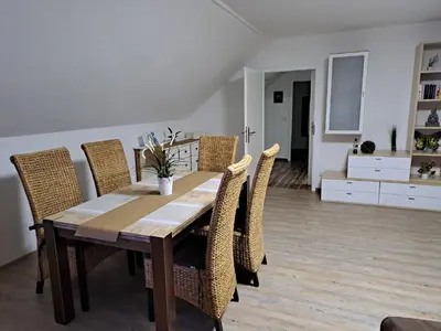 Ein Sitzbereich in der Unterkunft Ferienwohnung Dieblich