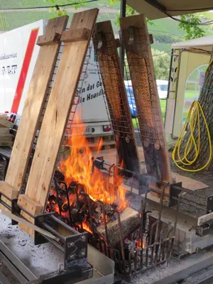 Ein für Gäste verfügbarer Grill im Hotel