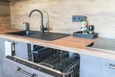 Küche/Küchenzeile in der Unterkunft New York Apartment - für Freunde & Familien, stadtnah, Parkplatz, E-Ladestation, Gitterbox für Fahrräder, Fitnessstudio, digitale Gästemappe mit Restaurant- und Unternehmenstipps