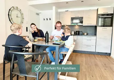 Küche/Küchenzeile in der Unterkunft Tropical Apartment - für Freunde & Familien, stadtnah, Parkplatz, E-Ladestation, Gitterbox für Fahrräder, Fitnessstudio, digitale Gästemappe mit Restaurant- und Unternehmenstipps