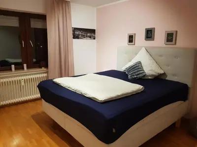 Ein Bett oder Betten in einem Zimmer der Unterkunft Schöne Ferienwohnung mitten in Koblenz